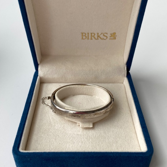 Vintage BIRKS Sterling 925 Silver Floral Etched BABY Bangle Bracelet W/ Chain - Picture 3 of 6